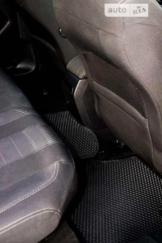 Універсал Peugeot 308 2015 в Тернополі