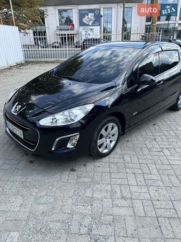 Хетчбек Peugeot 308 2012 в Дніпрі