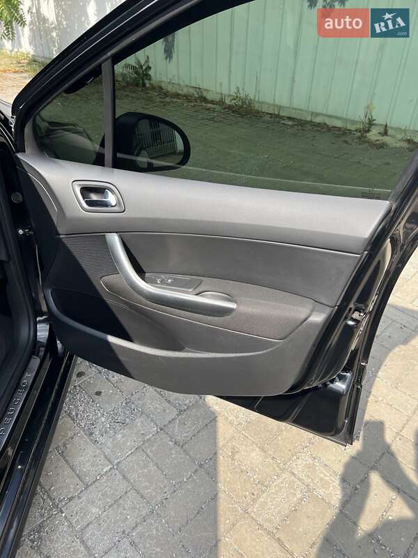 Хетчбек Peugeot 308 2012 в Дніпрі
