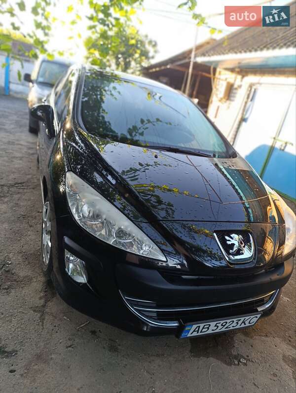 Хэтчбек Peugeot 308 2008 в 