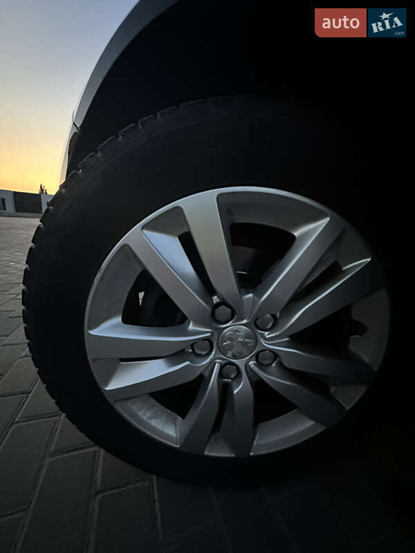 Універсал Peugeot 308 2015 в Рівному