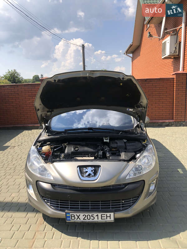 Универсал Peugeot 308 2010 в Хмельницком