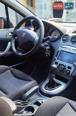 Хэтчбек Peugeot 308 2009 в 