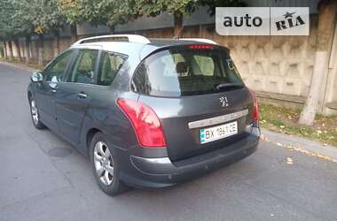 Универсал Peugeot 308 2011 в Староконстантинове