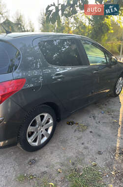 Хэтчбек Peugeot 308 2009 в Городке