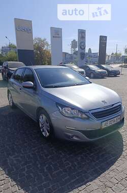 Хетчбек Peugeot 308 2015 в Дніпрі