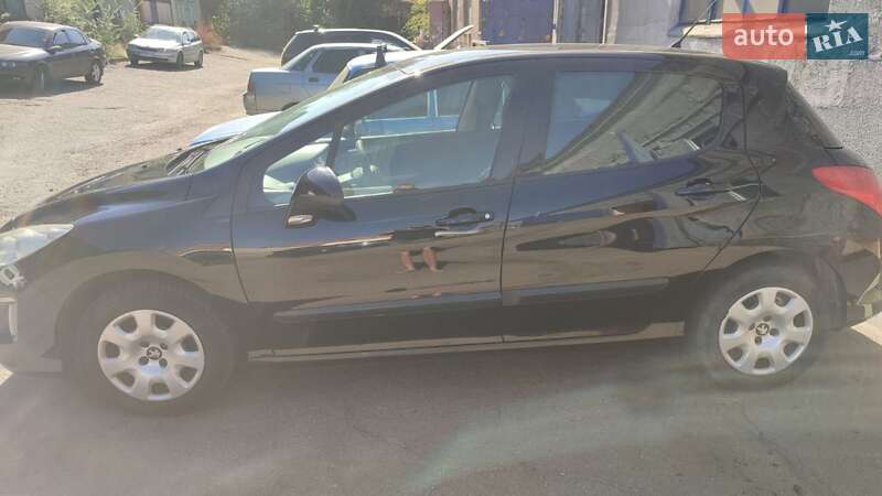Хэтчбек Peugeot 308 2011 в Запорожье