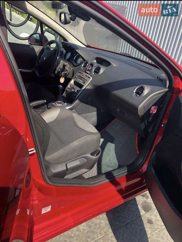 Хетчбек Peugeot 308 2010 в Ужгороді