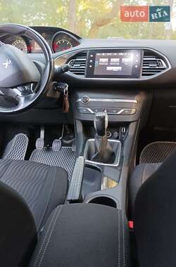 Универсал Peugeot 308 2015 в Репках