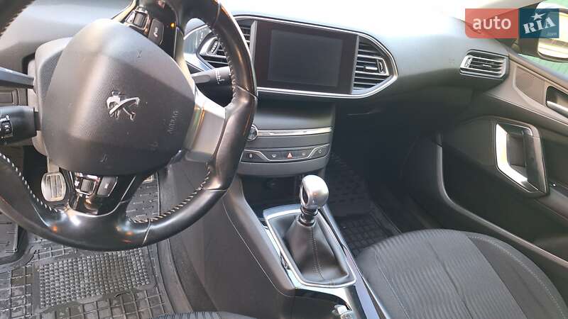 Універсал Peugeot 308 2015 в Дніпрі