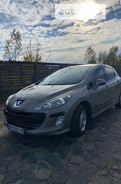 Хетчбек Peugeot 308 2010 в Березному