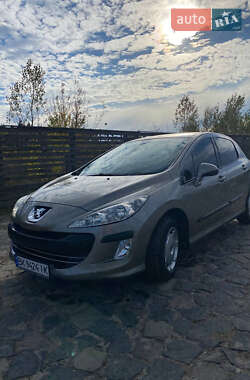 Хэтчбек Peugeot 308 2010 в Березному