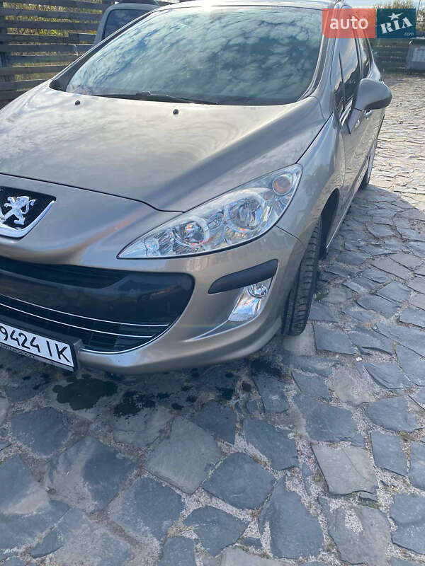 Хэтчбек Peugeot 308 2010 в Березному