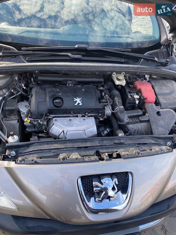 Хэтчбек Peugeot 308 2010 в Березному