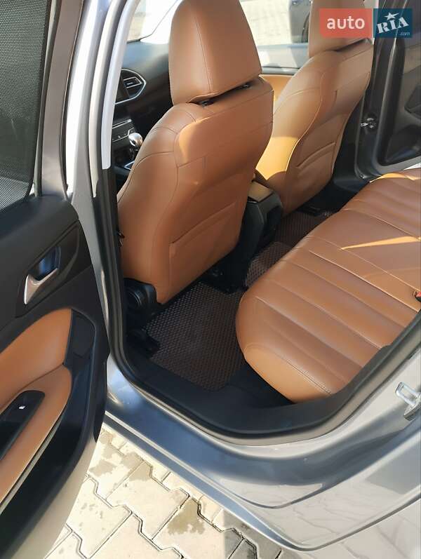 Універсал Peugeot 308 2015 в Чернівцях