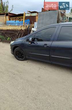 Хэтчбек Peugeot 308 2011 в 