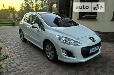 Хетчбек Peugeot 308 2012 в Охтирці