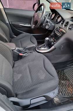 Хэтчбек Peugeot 308 2012 в 