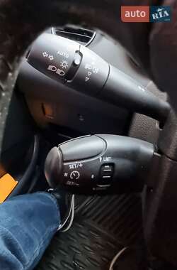 Хэтчбек Peugeot 308 2012 в 
