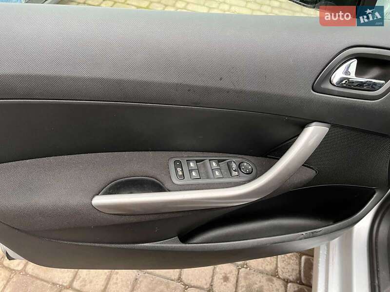 Хетчбек Peugeot 308 2008 в Новому Розділі