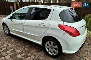 Хетчбек Peugeot 308 2012 в Охтирці