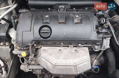 Хэтчбек Peugeot 308 2010 в 