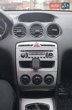 Хэтчбек Peugeot 308 2010 в 