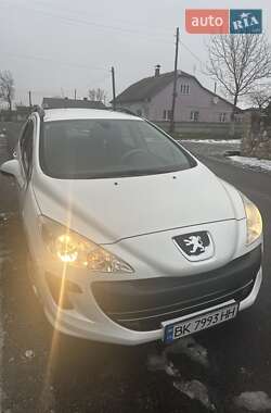 Универсал Peugeot 308 2010 в Дубно