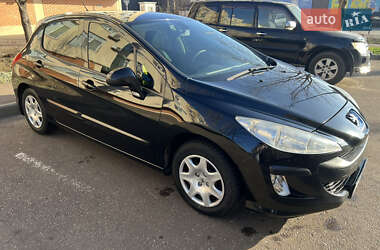 Хэтчбек Peugeot 308 2010 в 