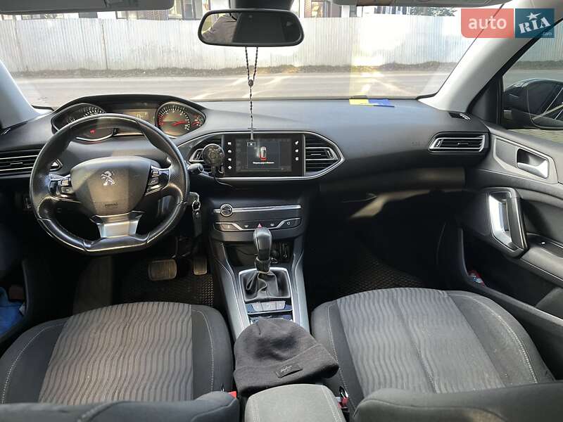 Універсал Peugeot 308 2015 в Новояворівську