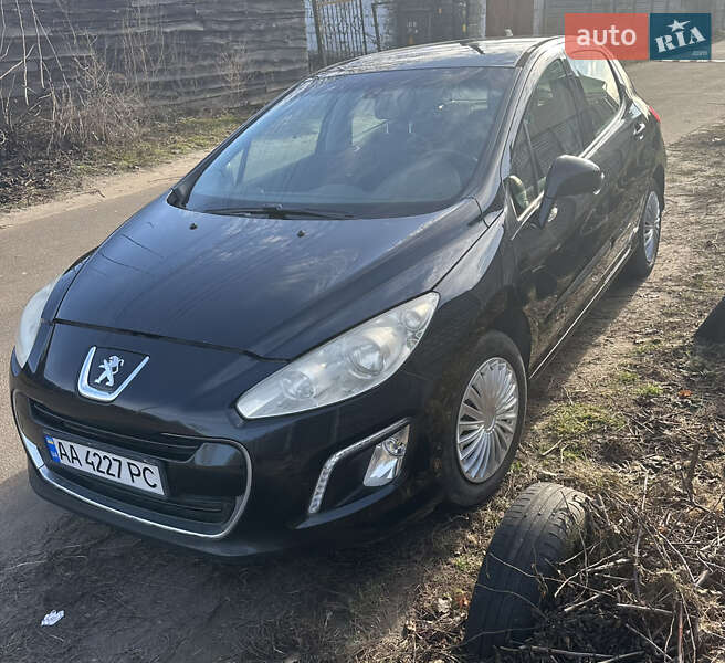 Хэтчбек Peugeot 308 2011 в Киеве