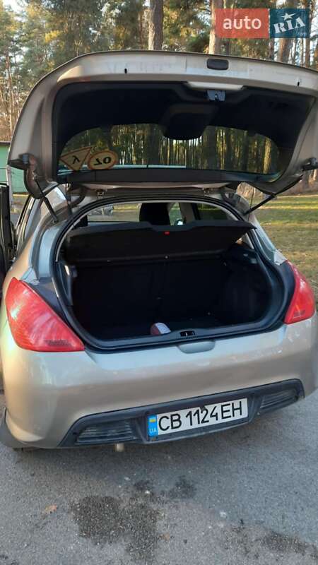 Хэтчбек Peugeot 308 2012 в Чернигове