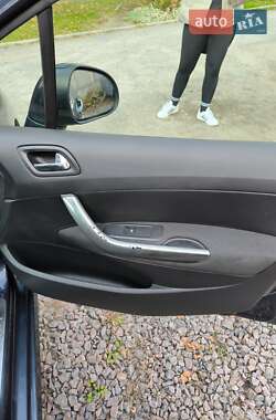 Універсал Peugeot 308 2013 в  фото 19 Універсал Peugeot 308 2013 в