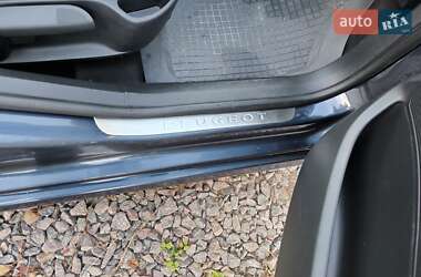Універсал Peugeot 308 2013 в  фото 18 Універсал Peugeot 308 2013 в