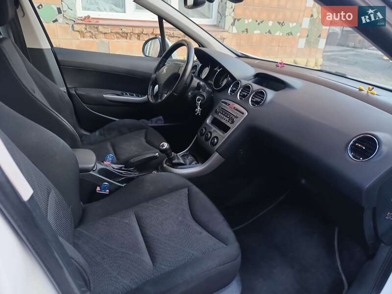 Универсал Peugeot 308 2013 в Дубно