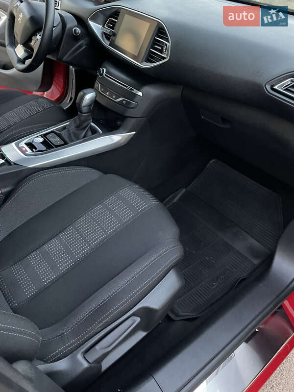 Универсал Peugeot 308 2015 в Луцке