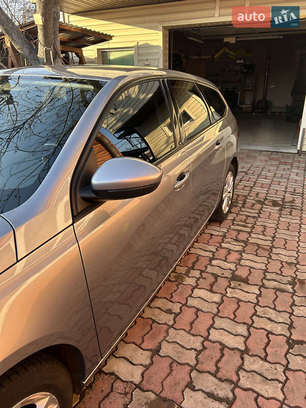 Универсал Peugeot 308 2015 в Киеве