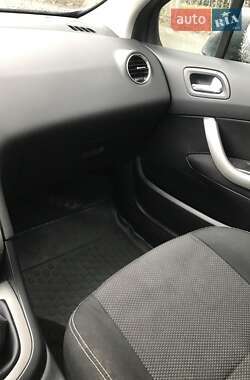 Хетчбек Peugeot 308 2011 в 