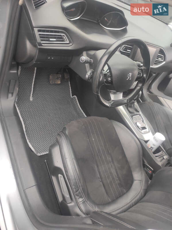 Універсал Peugeot 308 2017 в Дрогобичі