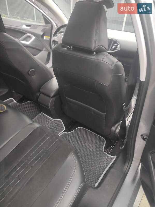 Універсал Peugeot 308 2017 в Дрогобичі