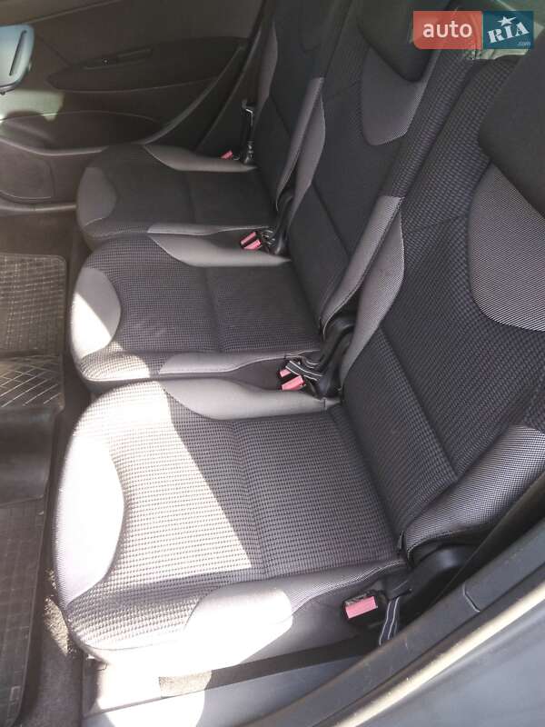 Універсал Peugeot 308 2011 в Львові