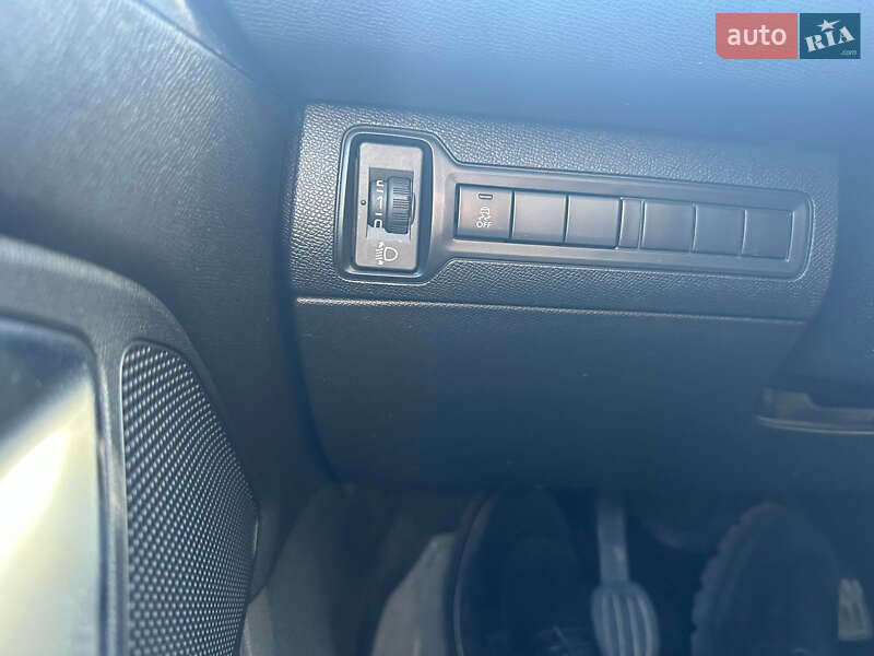 Хетчбек Peugeot 308 2014 в Житомирі