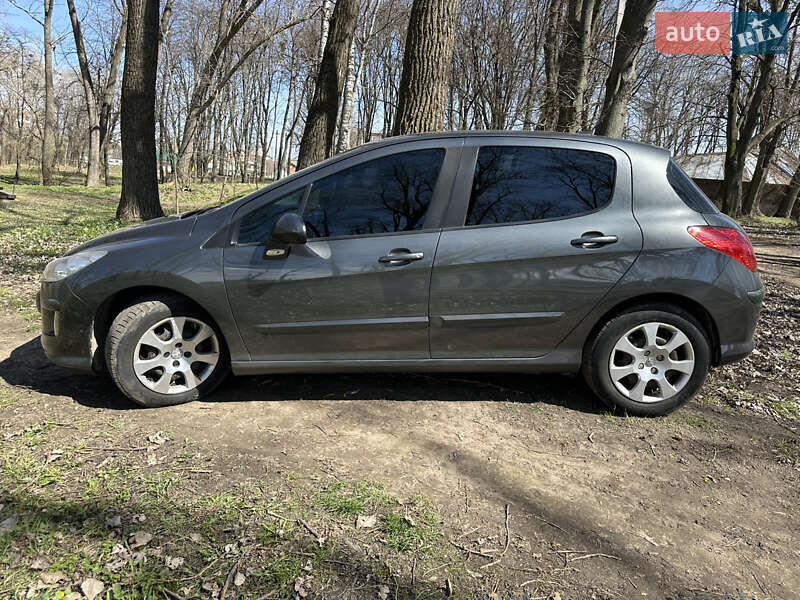 Хэтчбек Peugeot 308 2011 в Виннице