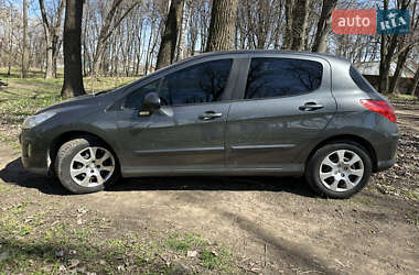 Хэтчбек Peugeot 308 2011 в 