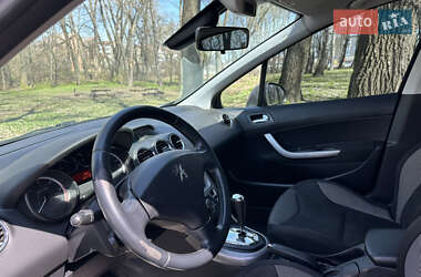 Хэтчбек Peugeot 308 2011 в 