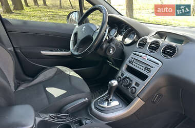 Хэтчбек Peugeot 308 2011 в 