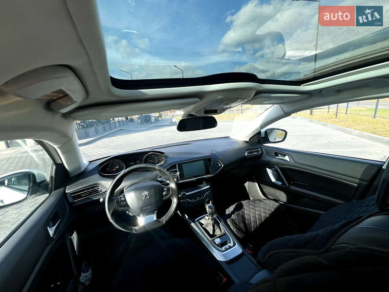 Універсал Peugeot 308 2015 в Ужгороді