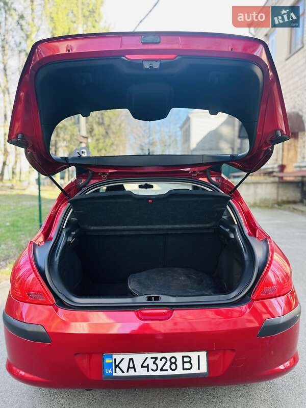 Хэтчбек Peugeot 308 2010 в Киеве