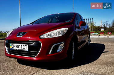 Хэтчбек Peugeot 308 2011 в 
