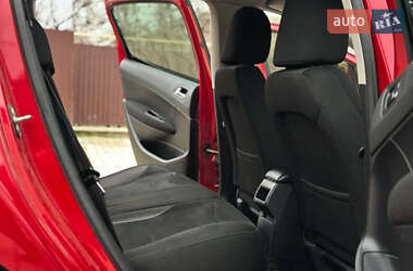 Хэтчбек Peugeot 308 2011 в 